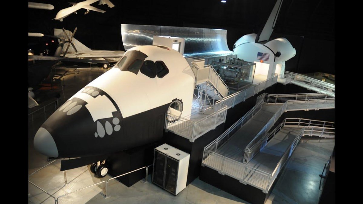 Спейс шаттл в музее