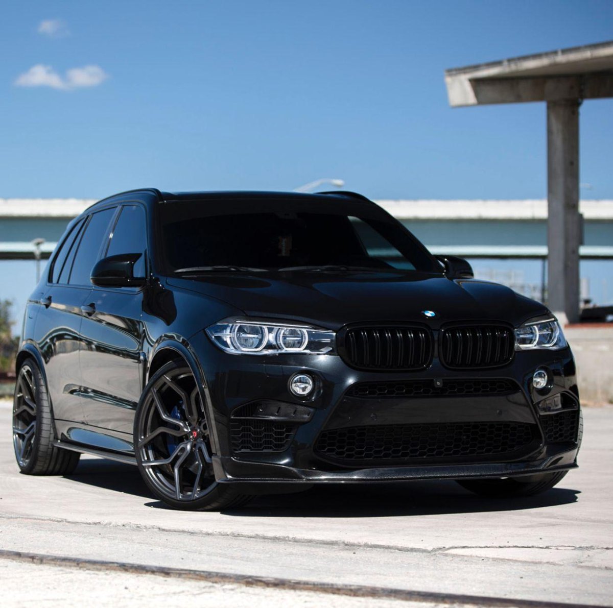 BMW x5m черный
