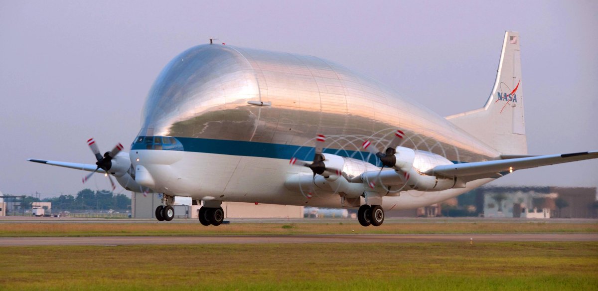 B-377 super Guppy