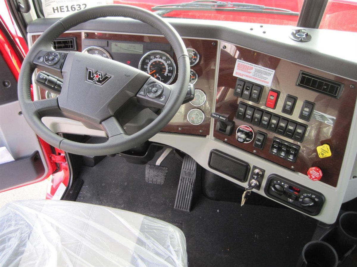 Western Star 5700xe кабина
