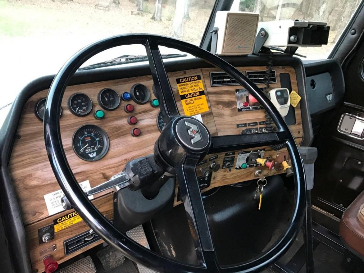 Western Star 5700xe кабина