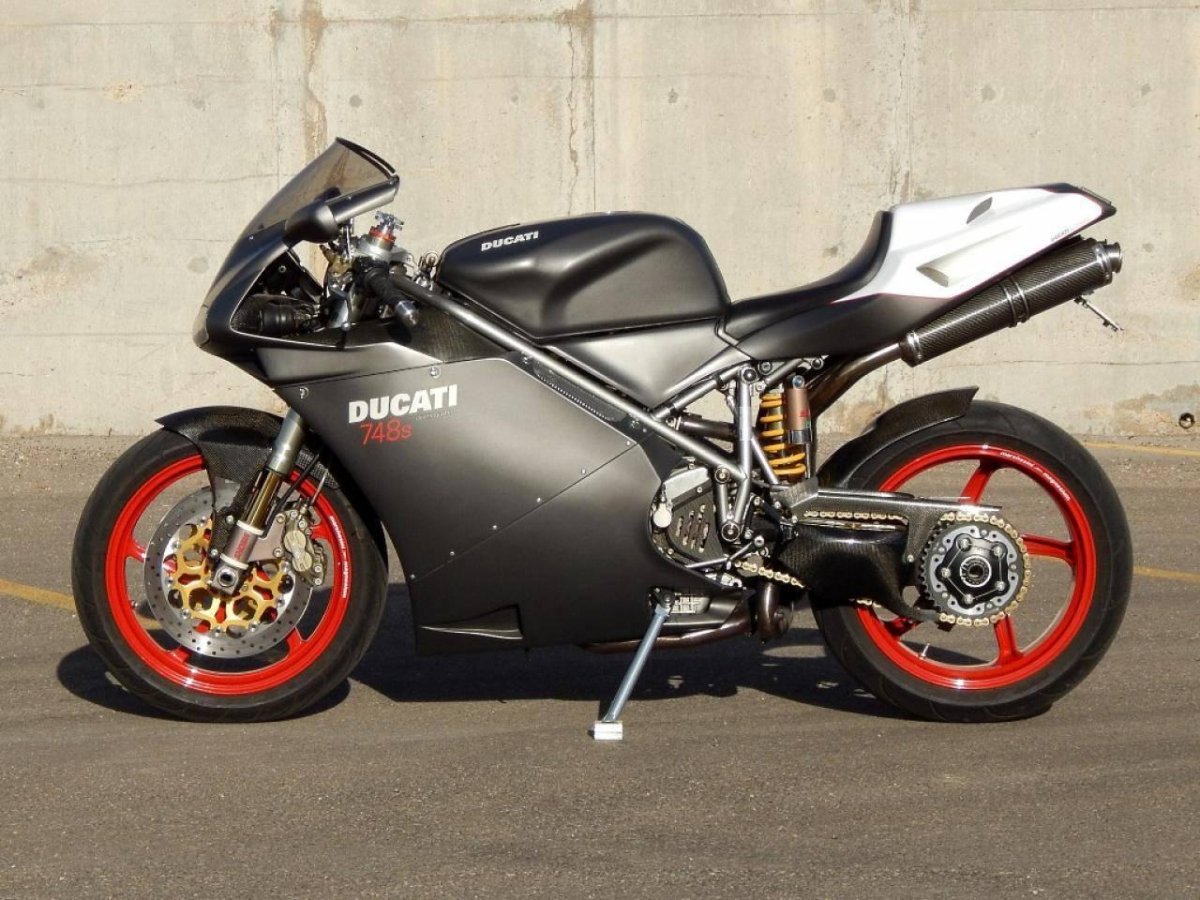Ducati 748