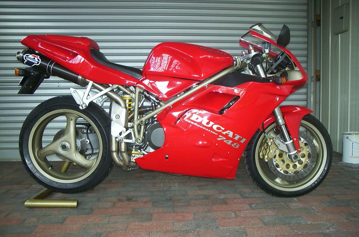 Ducati 748