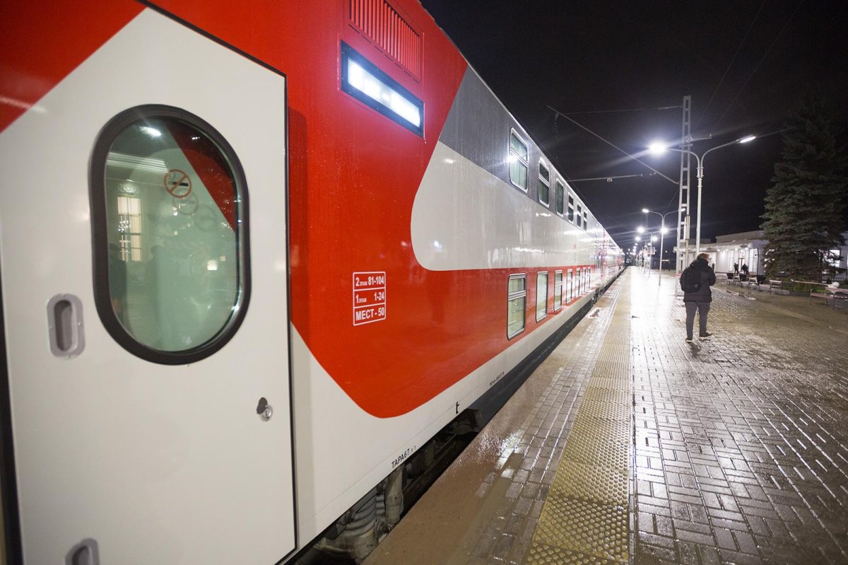 Фирменный поезд Карелия 018а