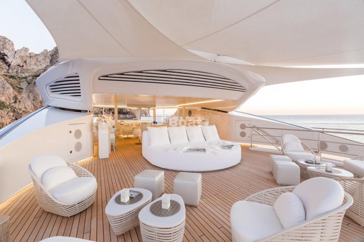 Яхта леди Лара