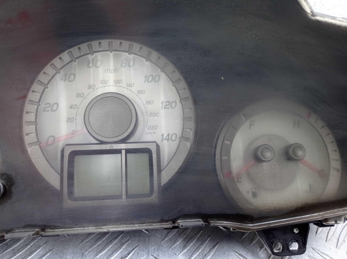 Митсубиси Кольт приборка