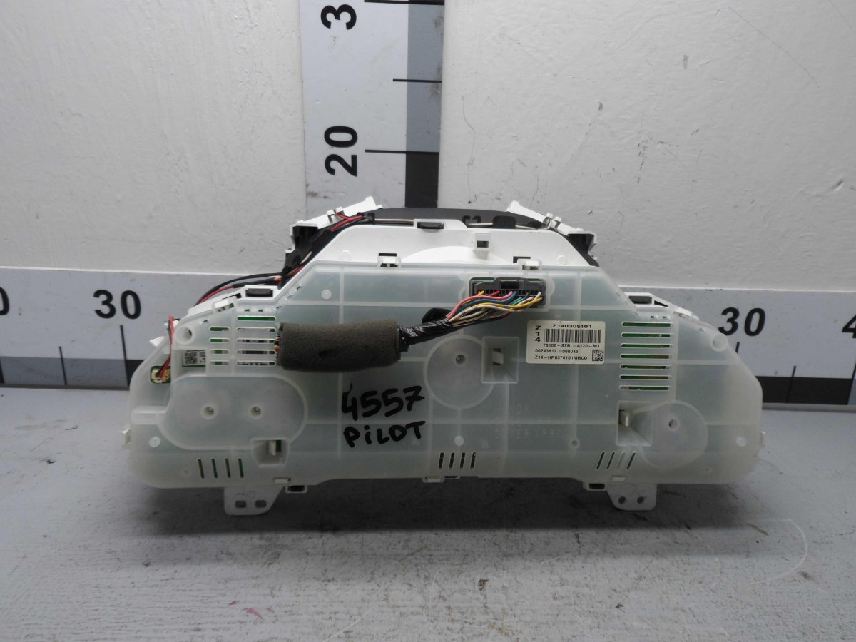 Хитачи 35 в 2015 приборная панель