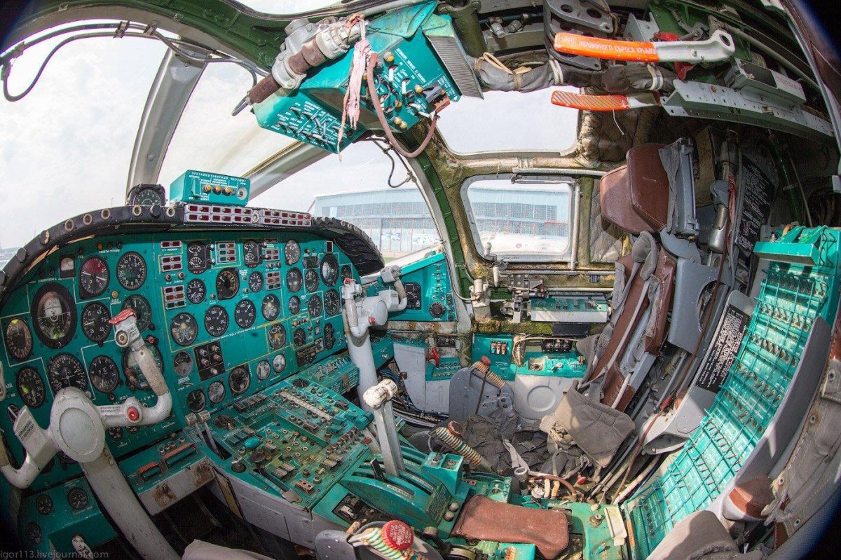 Кабина штурмана ту 22м3