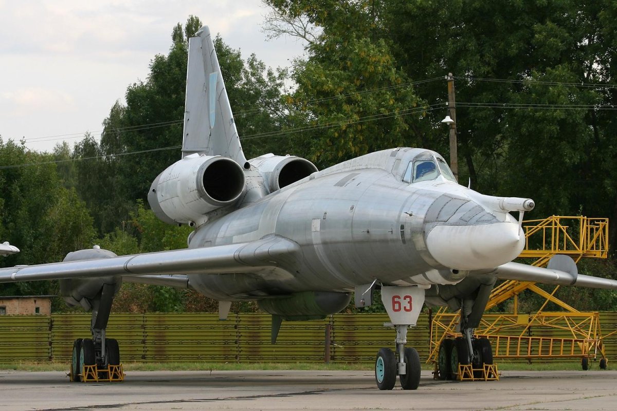 Ту-22 сверхзвуковой самолёт
