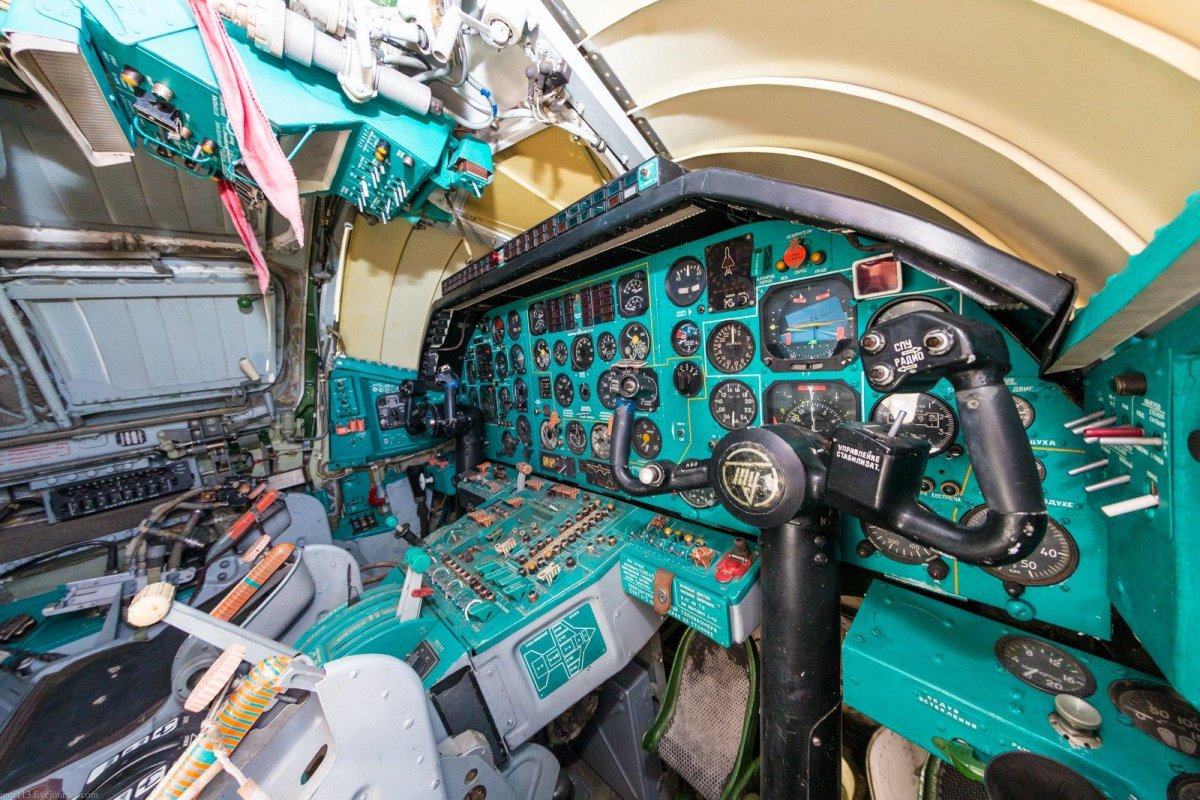 Кабина пилотов АН-22 Антей