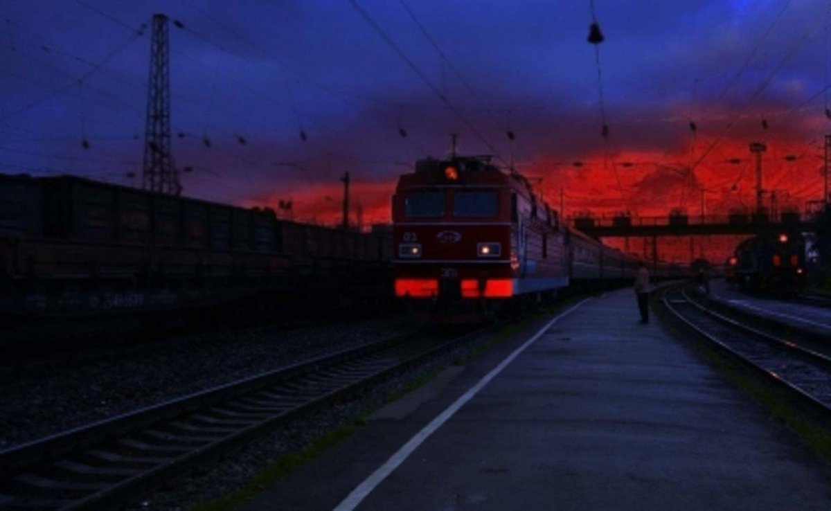 Поезд ночью