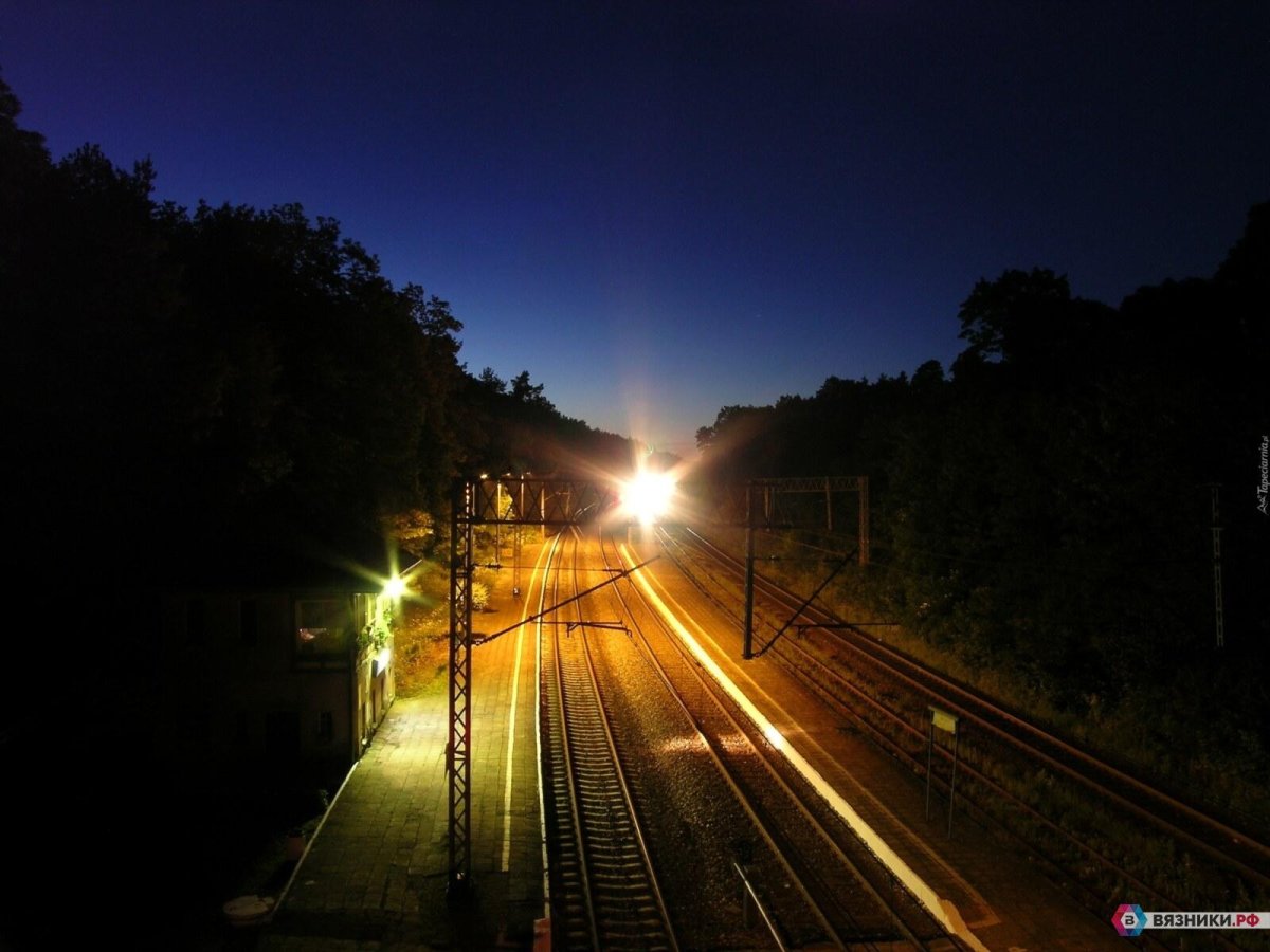Поезд ночью
