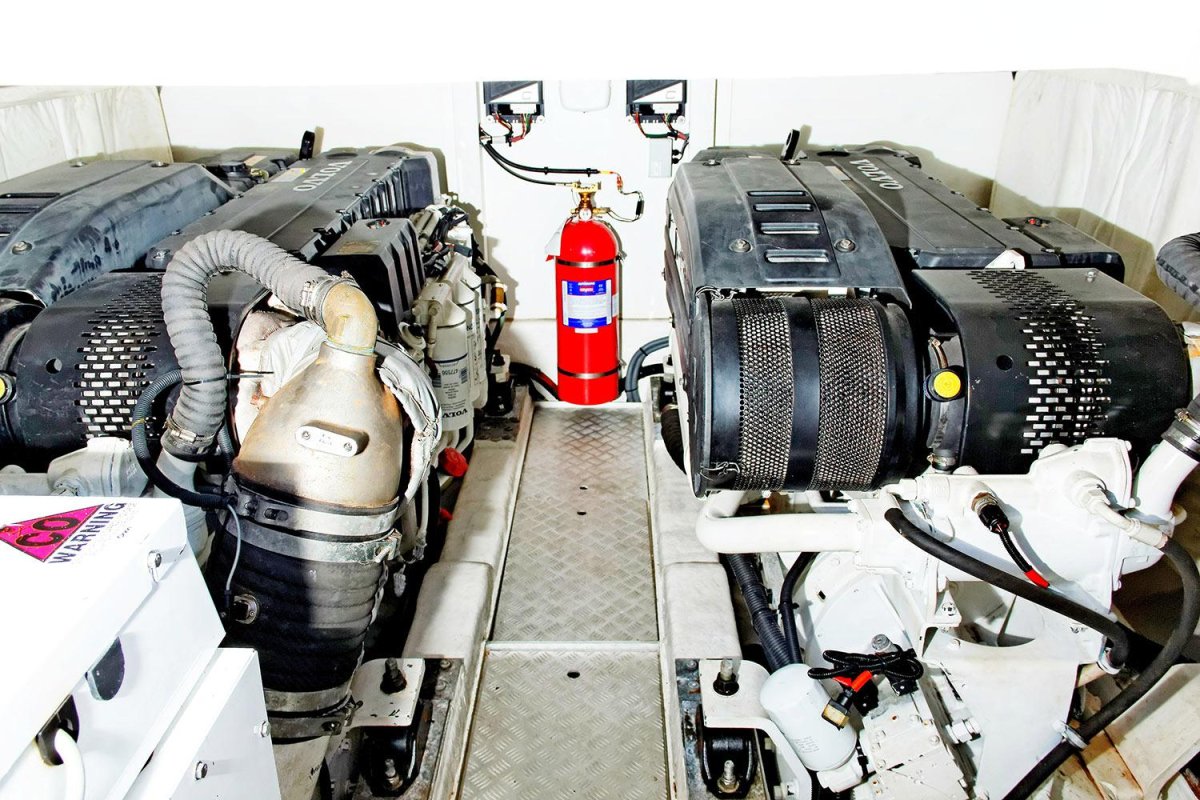 Моторный отсек катера
