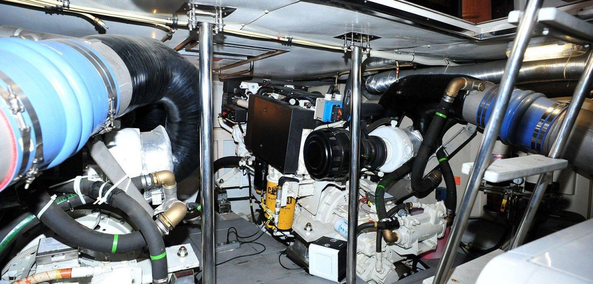 Моторный отсек яхты