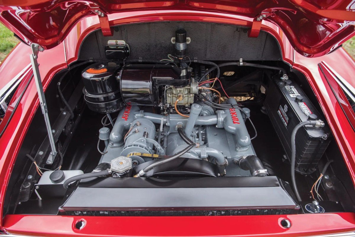 Porsche 924 моторный отсек