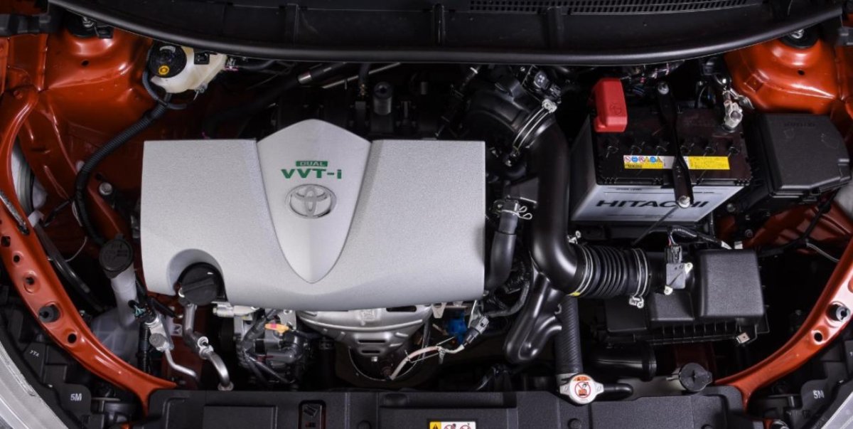 Моторный отсек Toyota Yaris