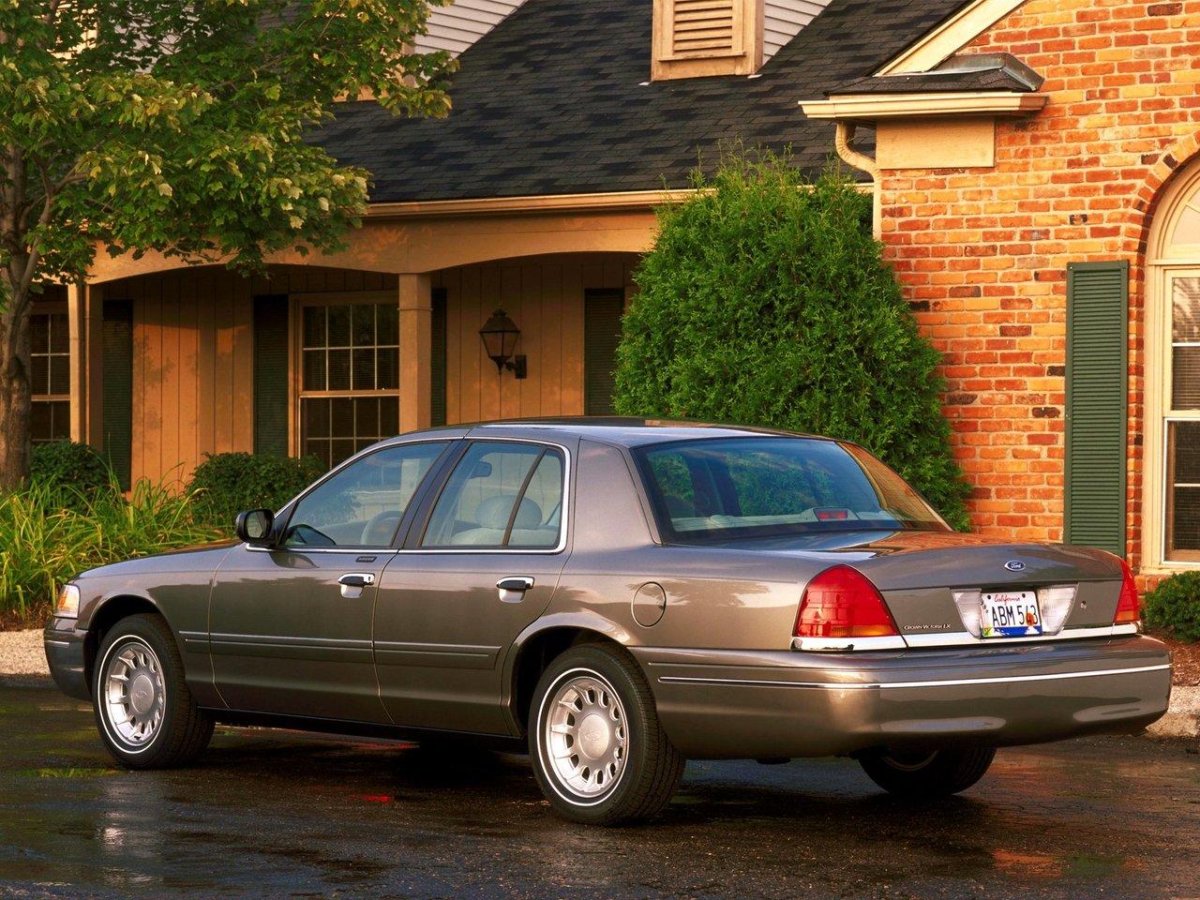 Форд Crown Victoria 1998