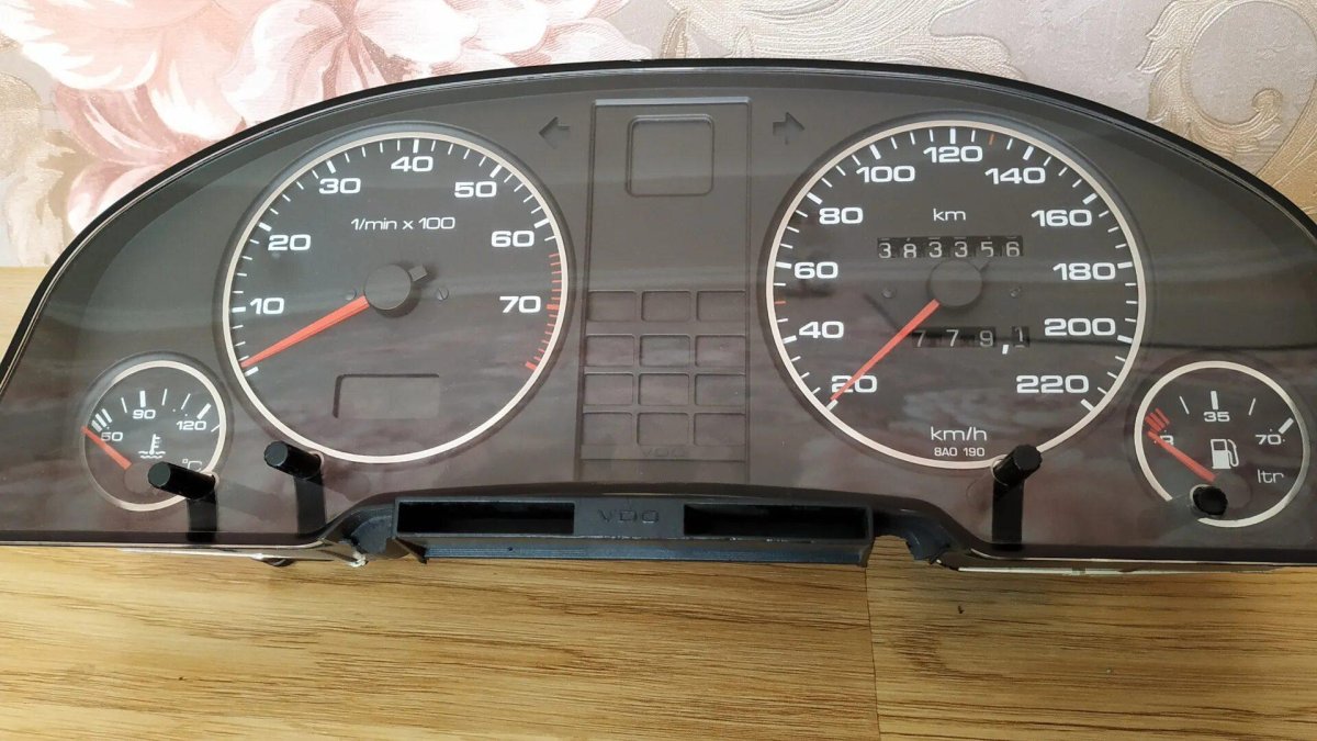 Кольца в приборку Ауди 80