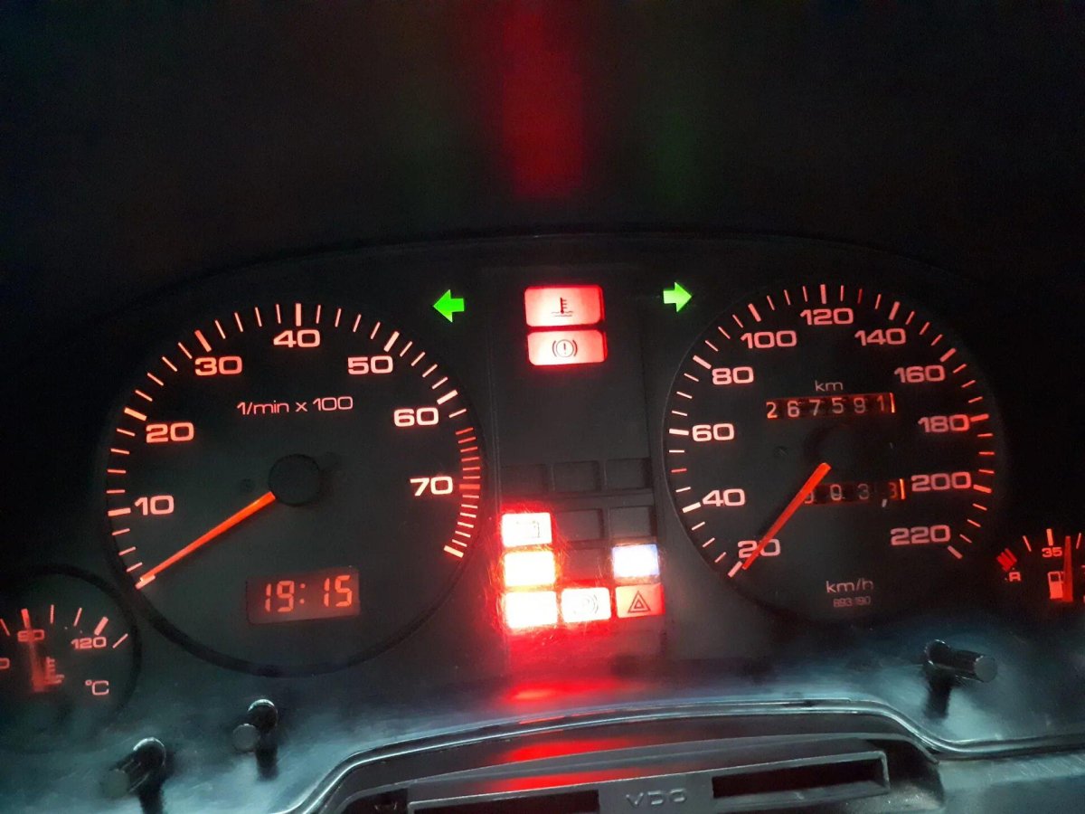 Приборная панель Audi 80 b4