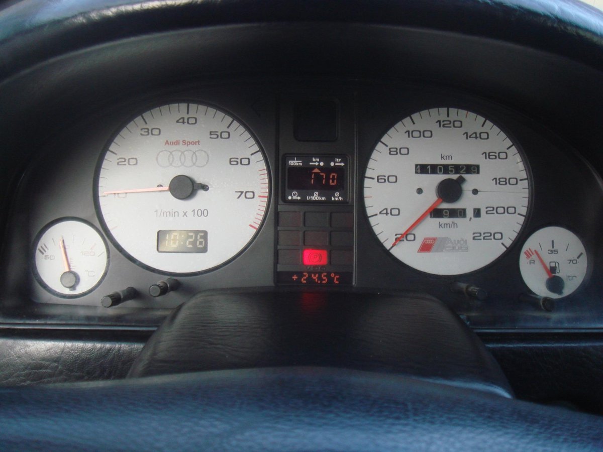 Приборная панель Audi 80 b3