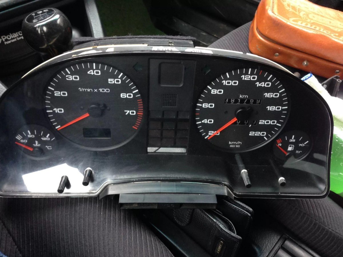 Приборная панель Audi 80 b4