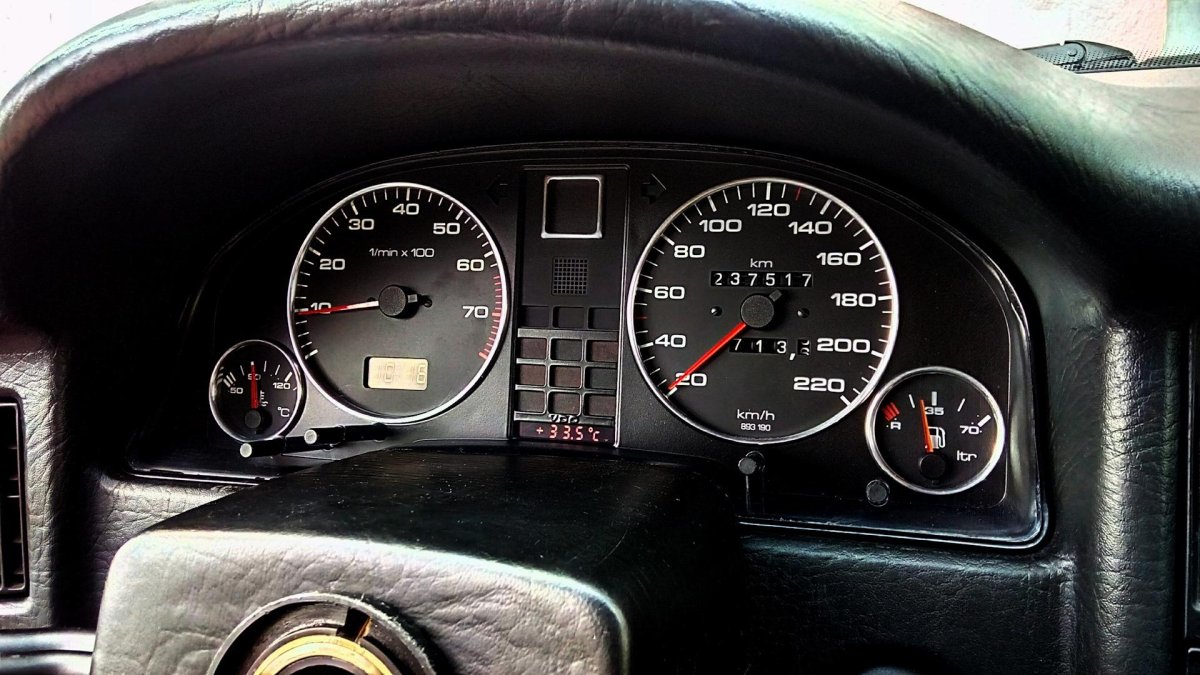 Приборная панель Audi 80 b3