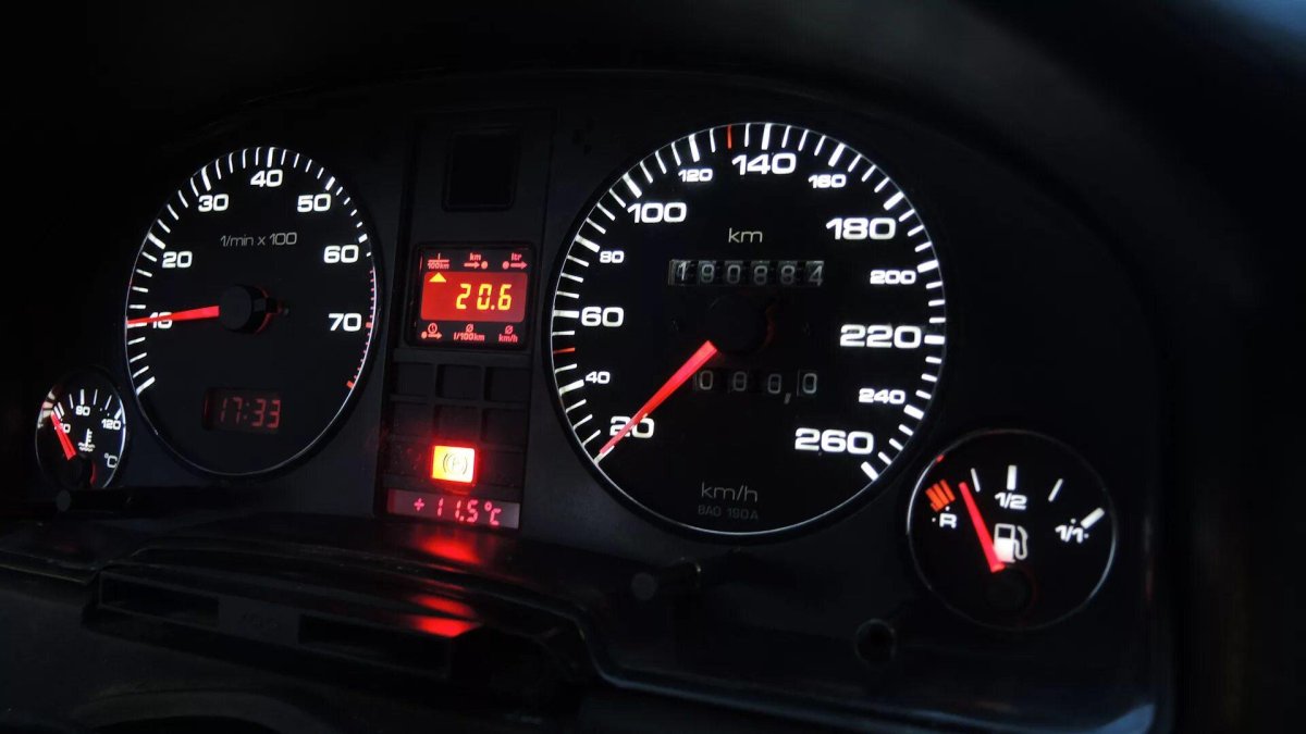 Приборная панель Audi 80 b4