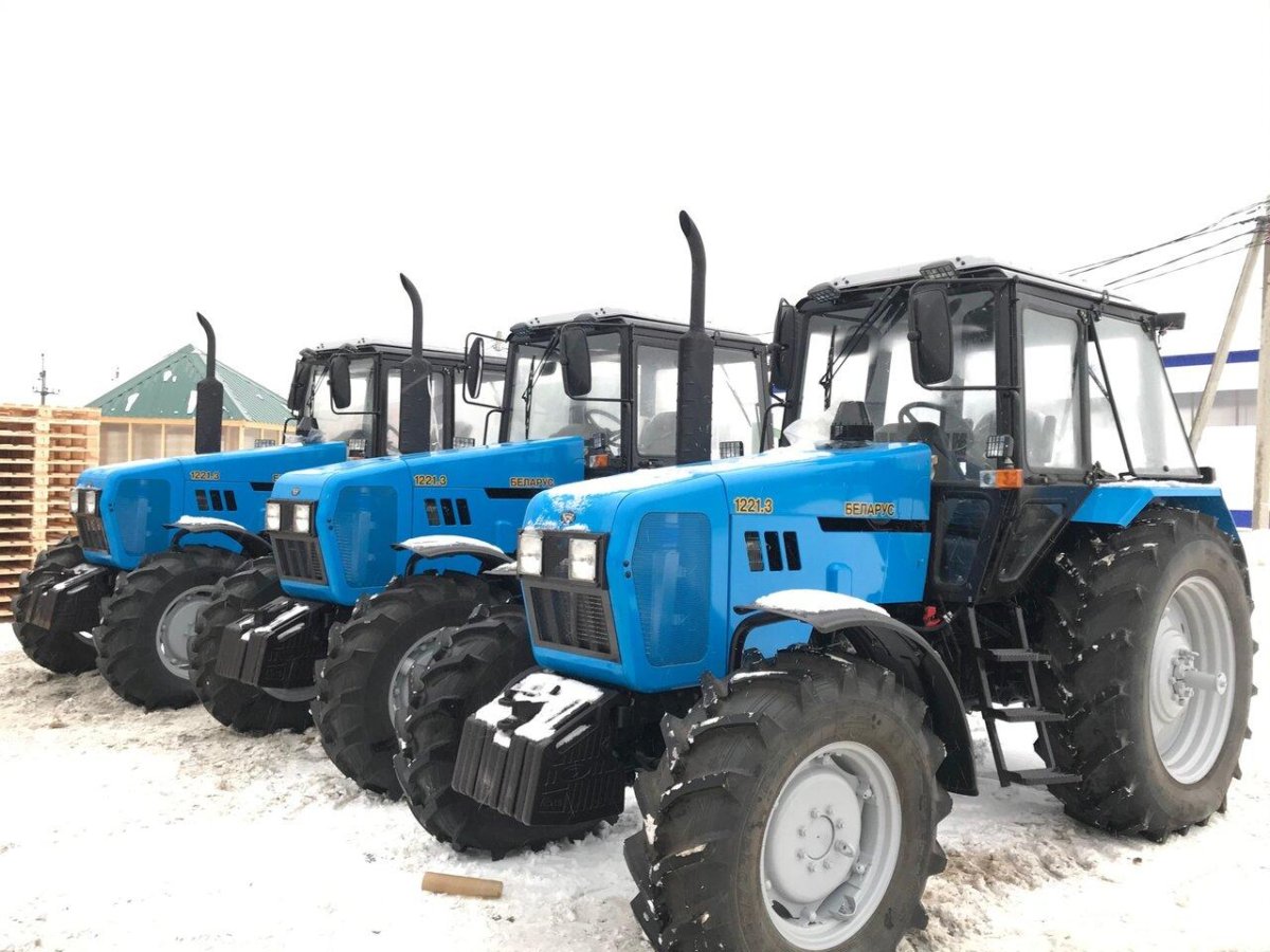 Трактор МТЗ 1221