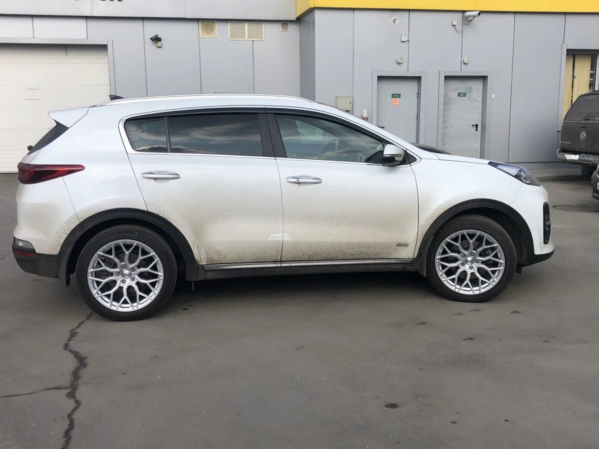 R18 Kia Sportage 4