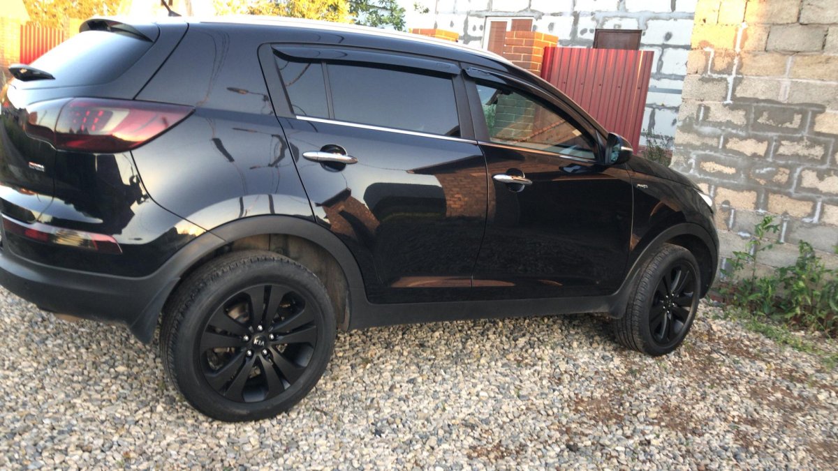 Kia Sportage 4 черные диски