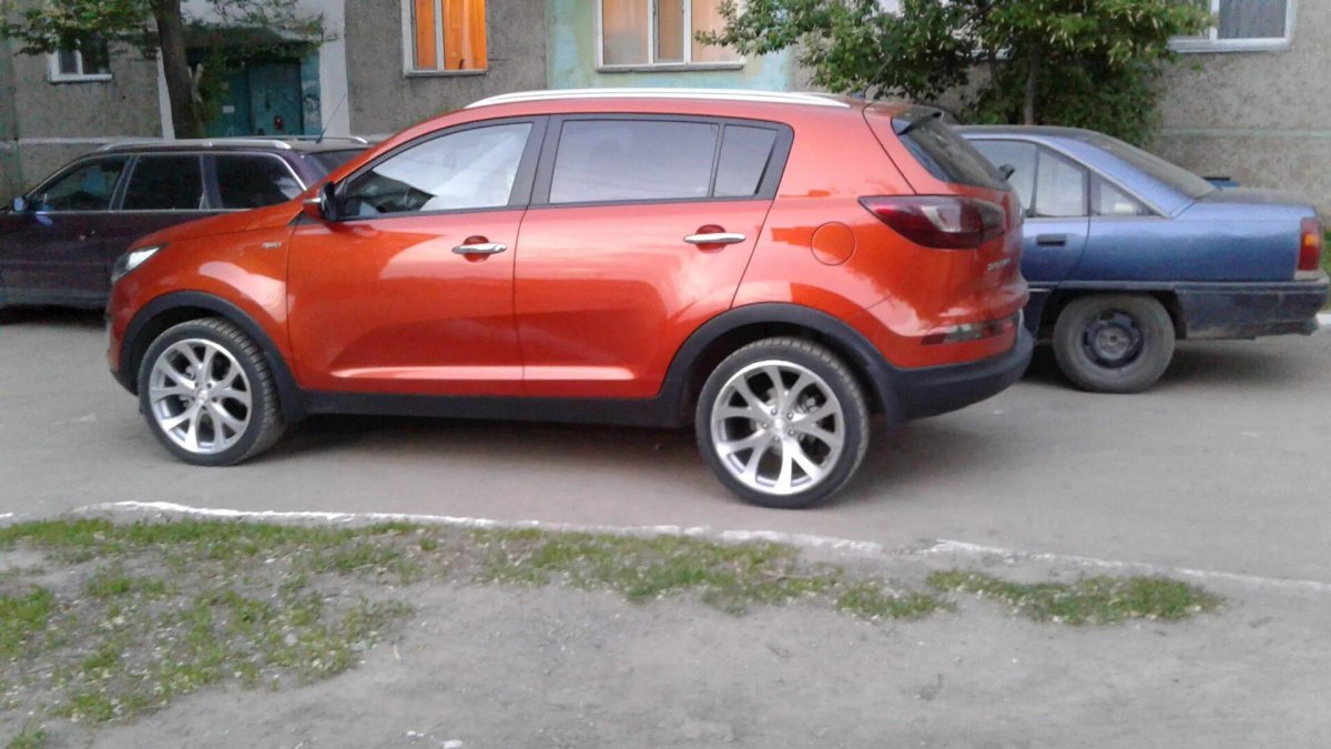 Колеса r19 на Киа Спортаж оранжевая