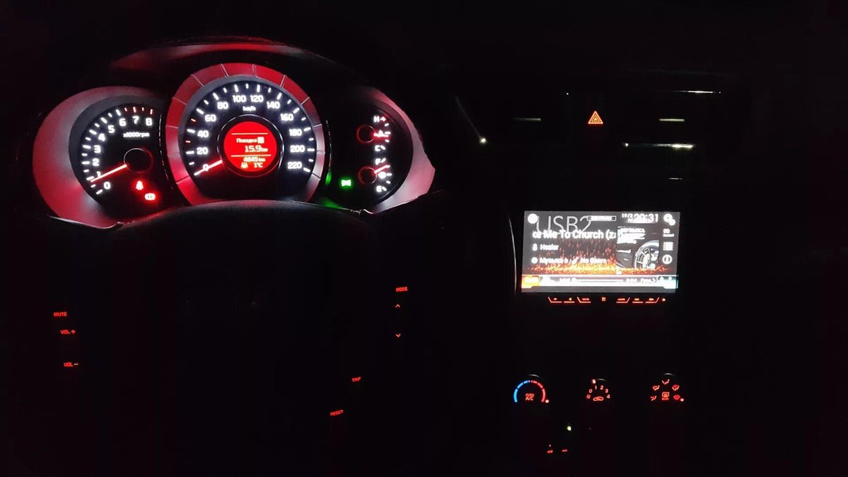 Киа Рио 4 салон ночью