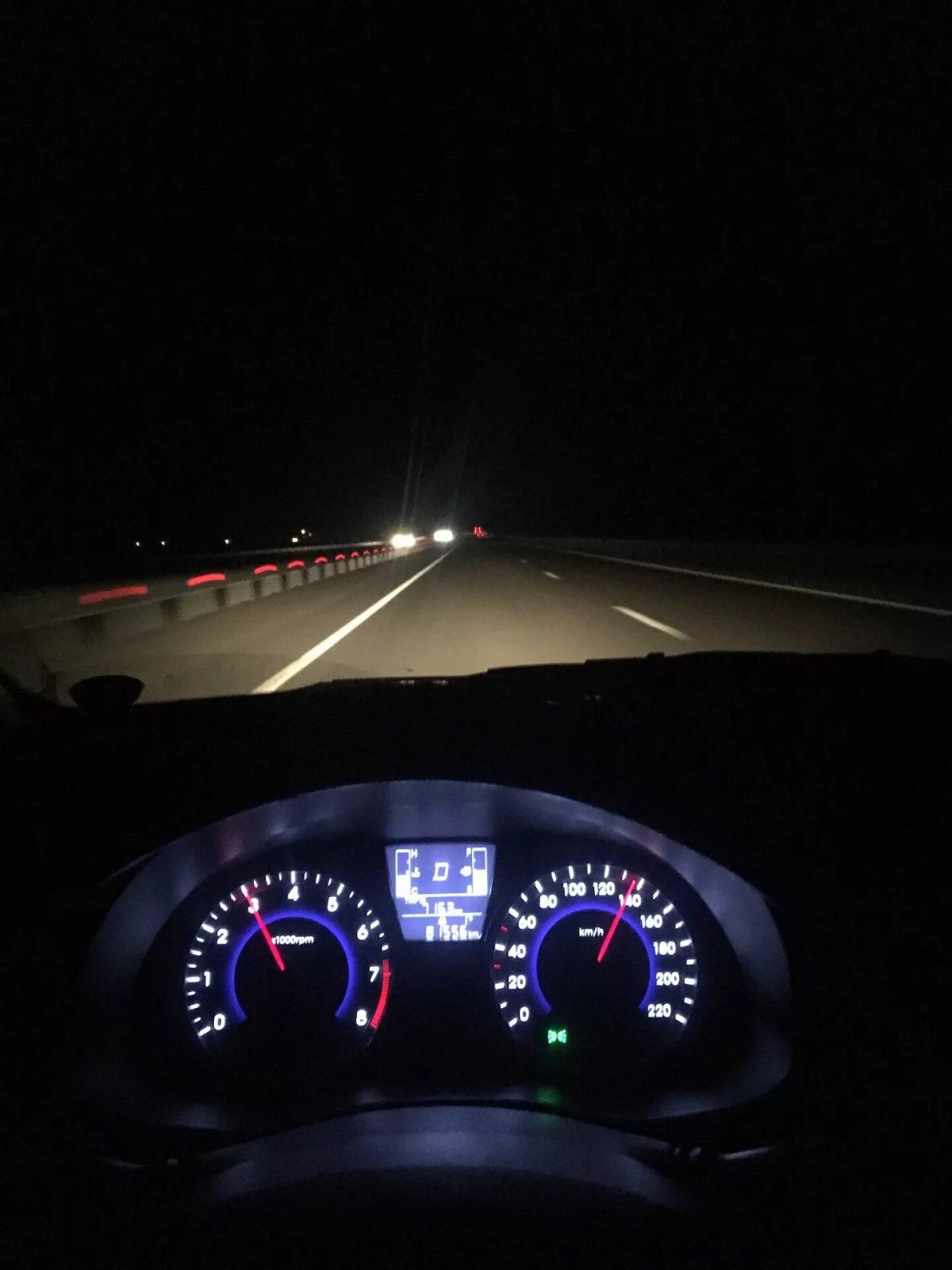 Хендай Санта Фе спидометр 200 ночью