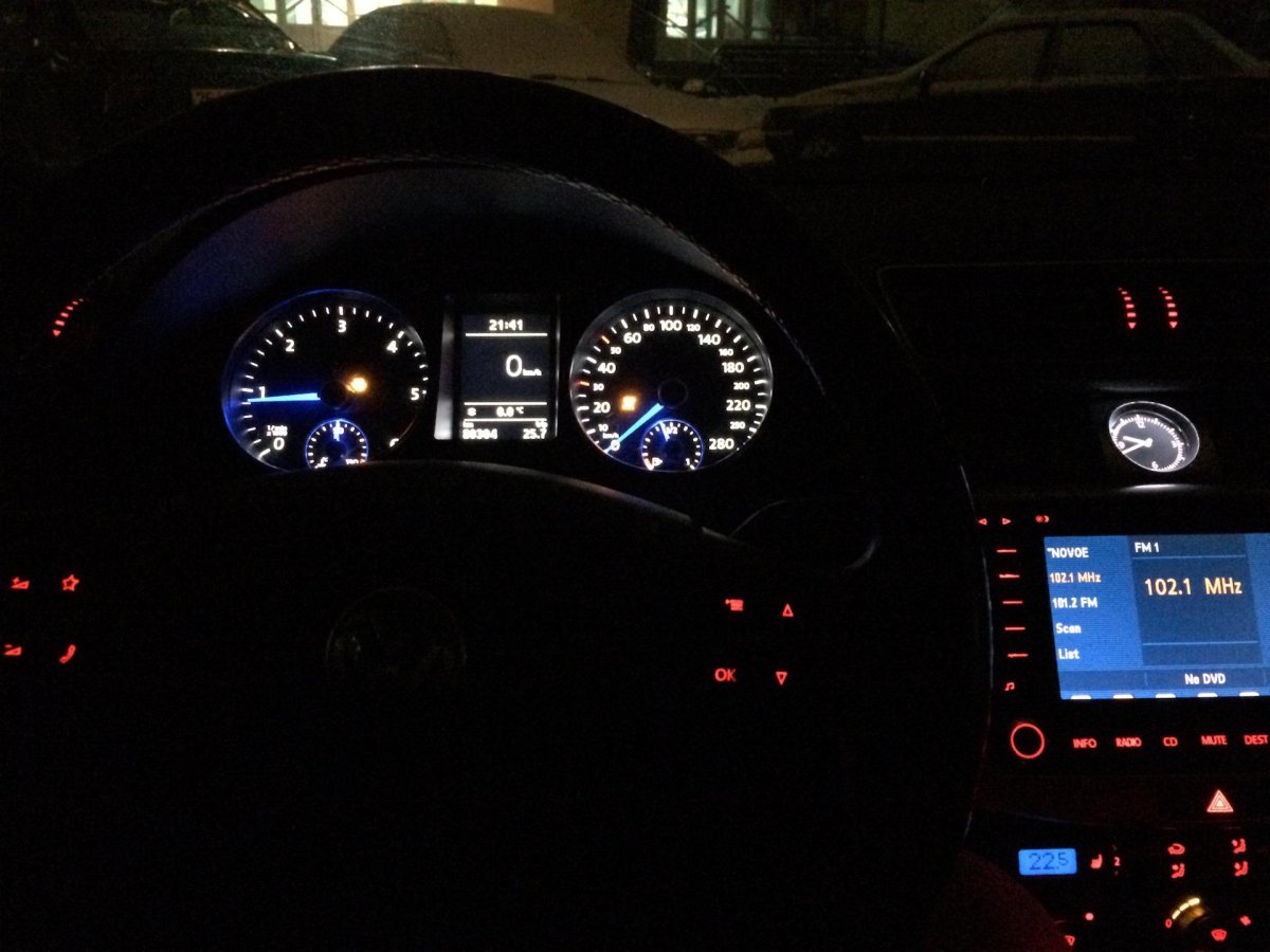 Volkswagen Passat b6 салон ночью