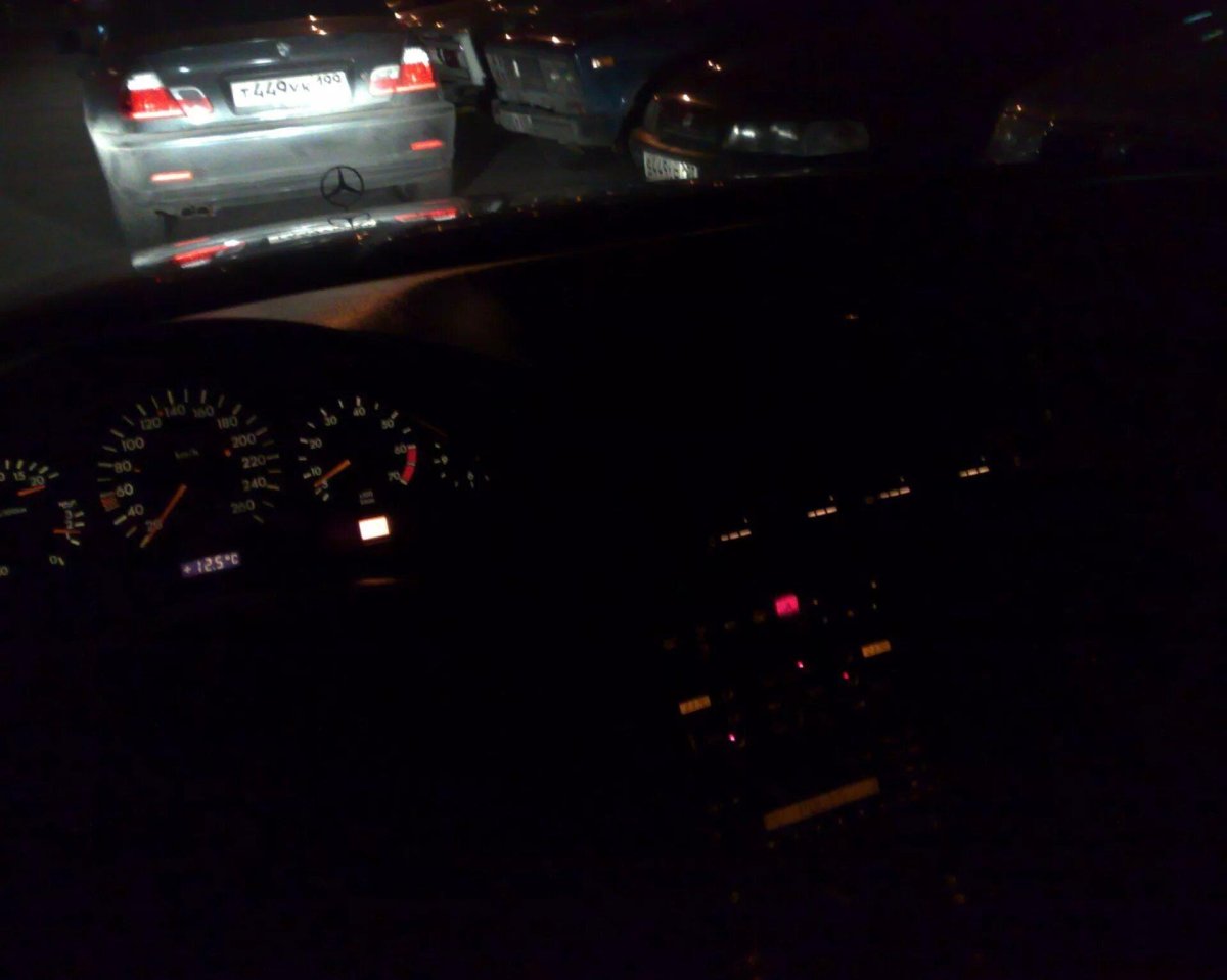 Мерседес 140 ночью