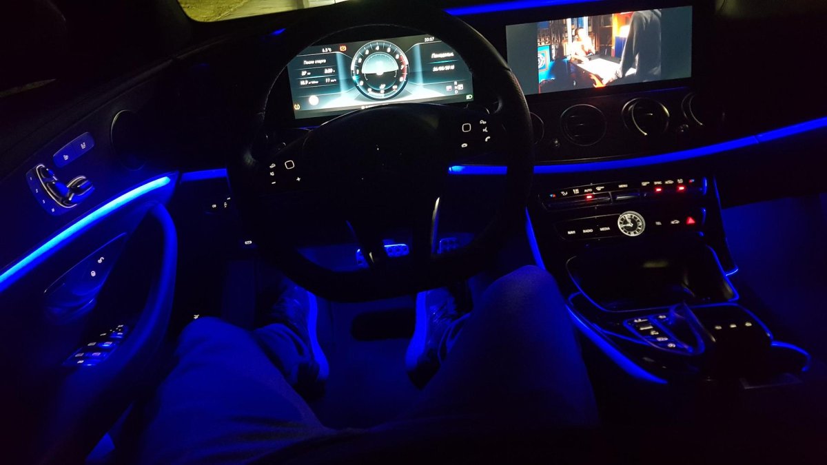 Мерседес е200 АМГ салон ночью