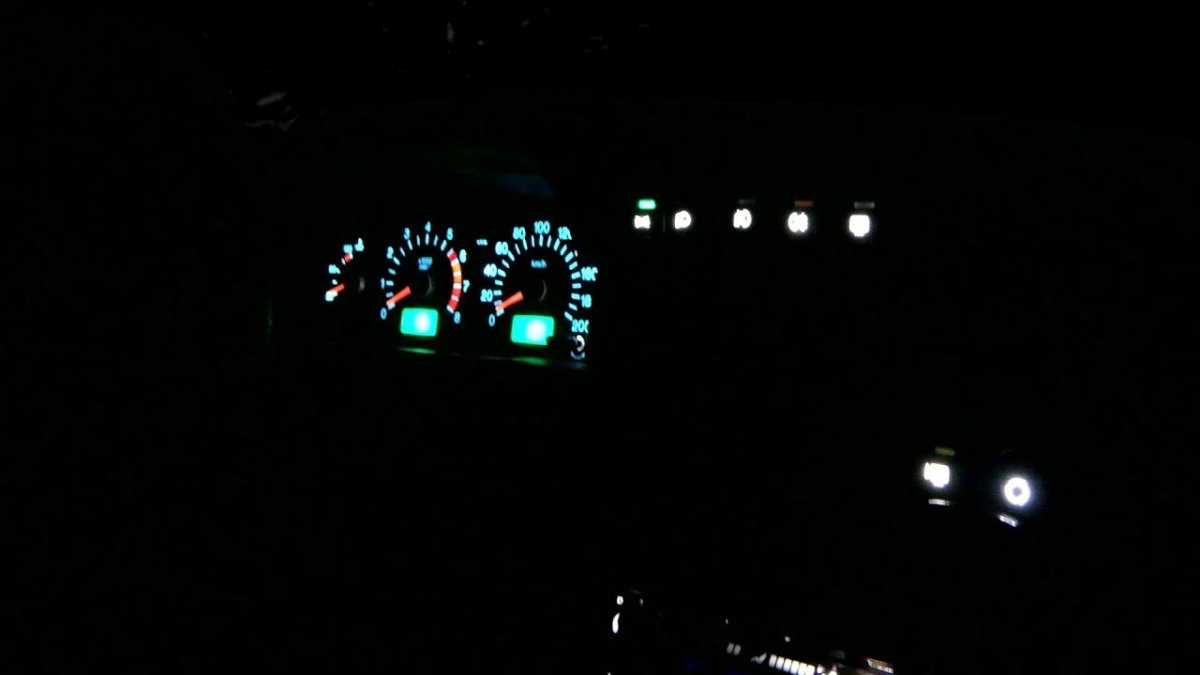 Панель приборов ВАЗ 2114 ночью