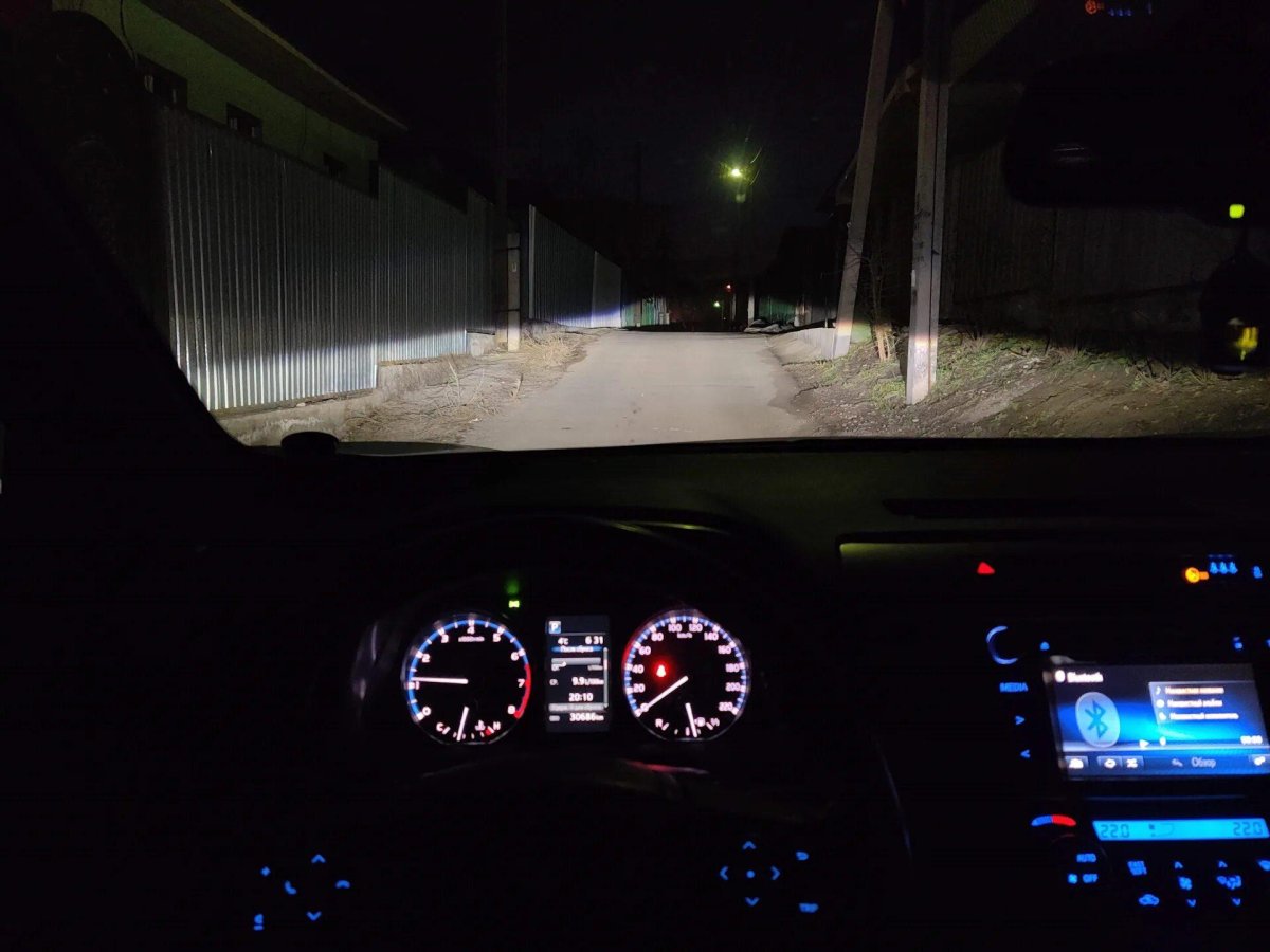 Тойота рав 4 ночью за рулем