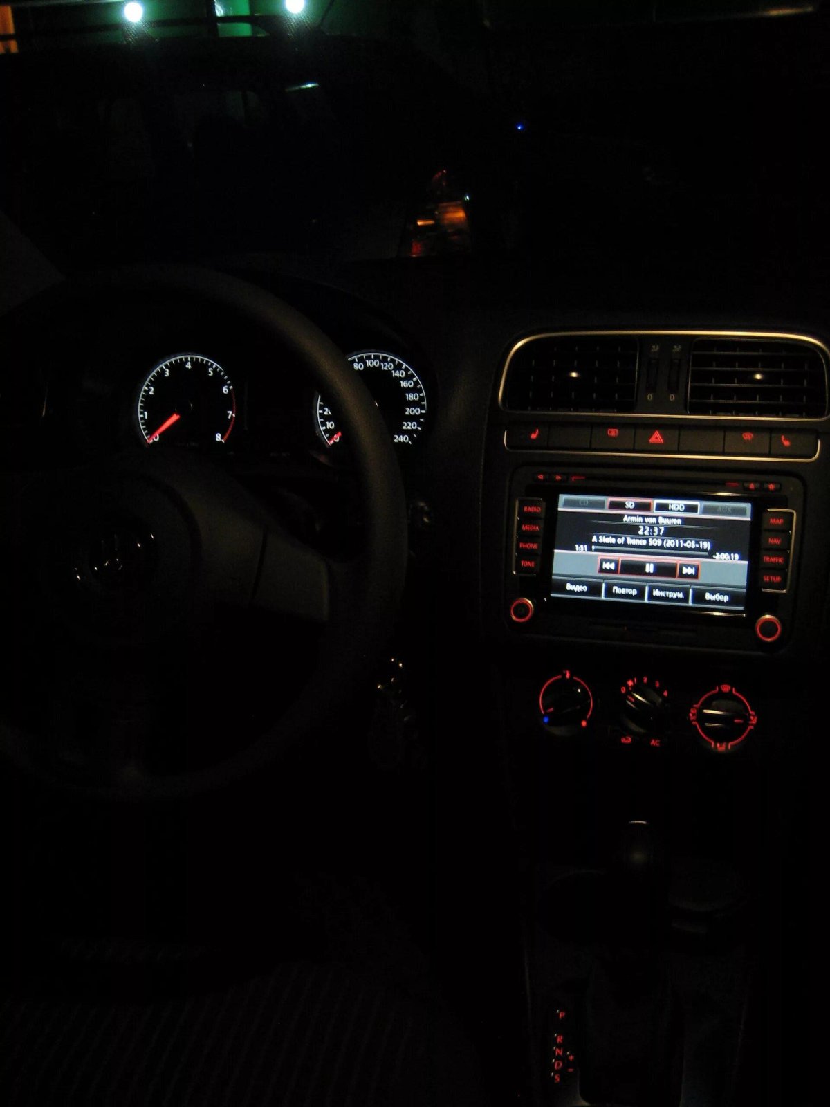 Volkswagen Polo 5 салон ночью