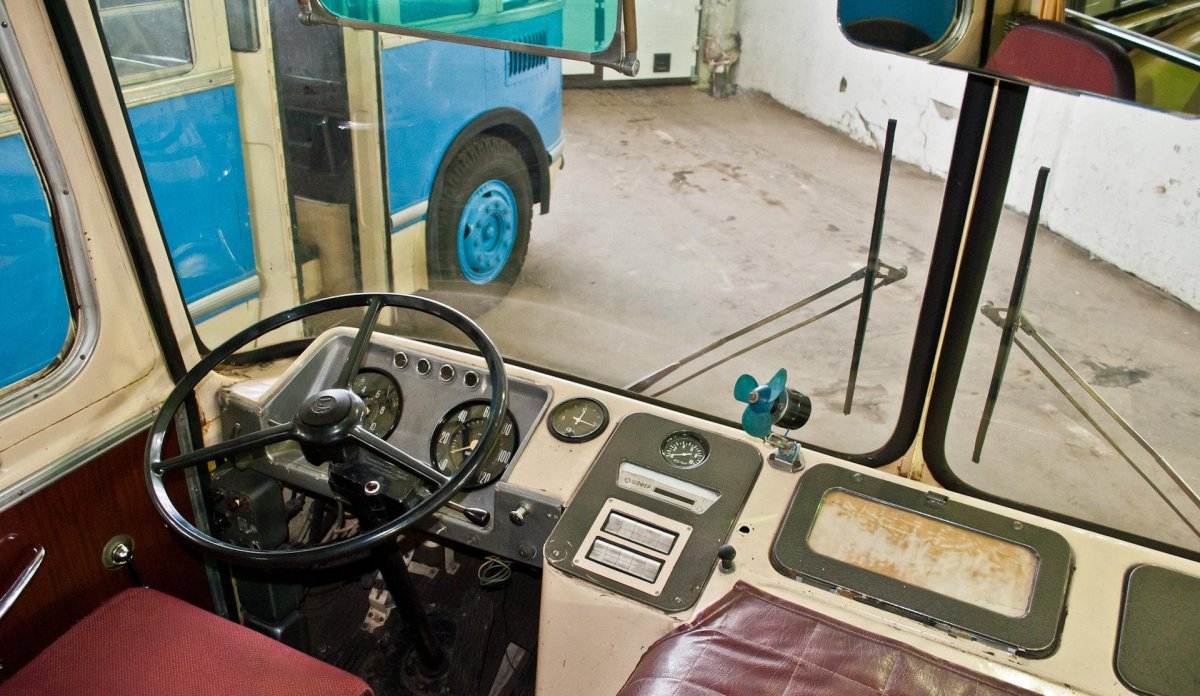 ЛИАЗ 677 салон