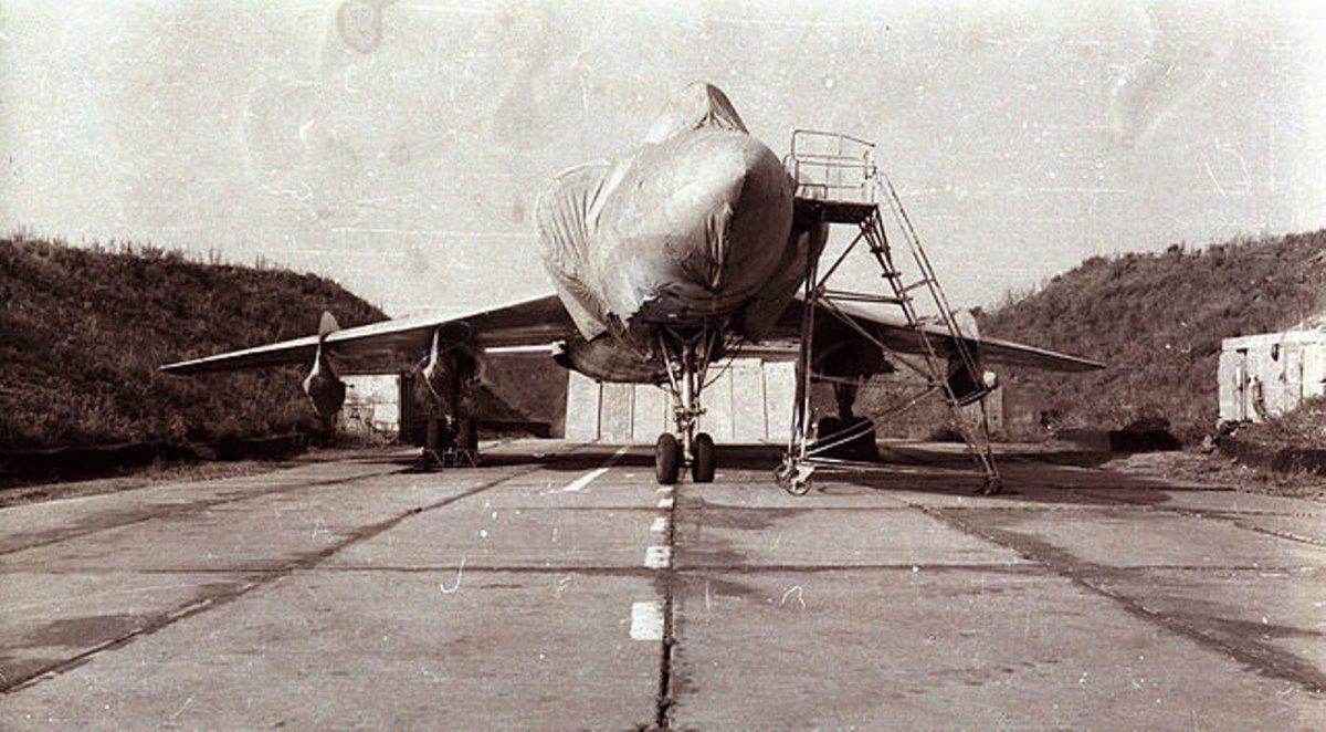 Барражирующий перехватчик ту-128