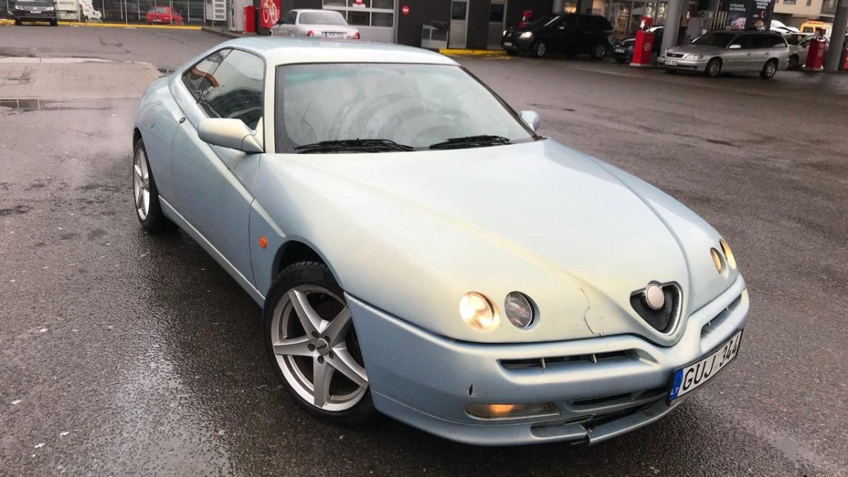Alfa Romeo GTV 916