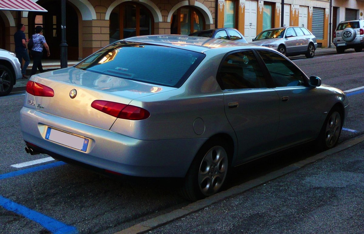 Alfa Romeo 166
