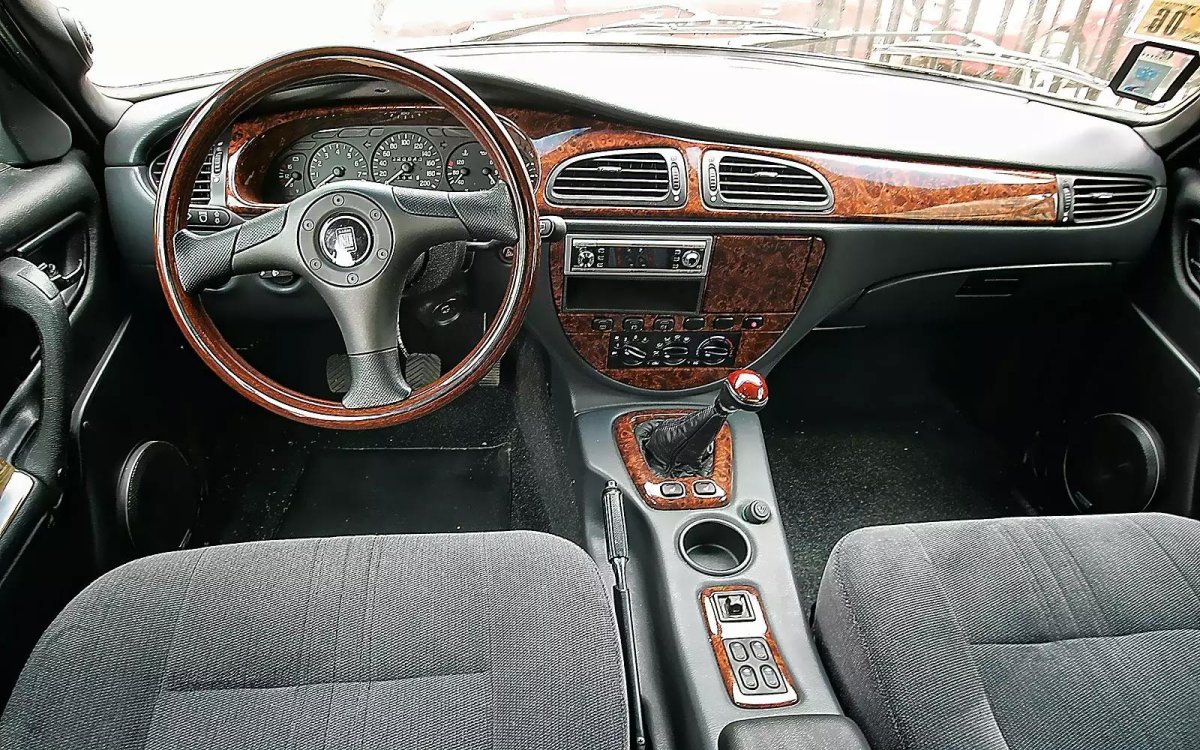 Волга ГАЗ 3102 салон