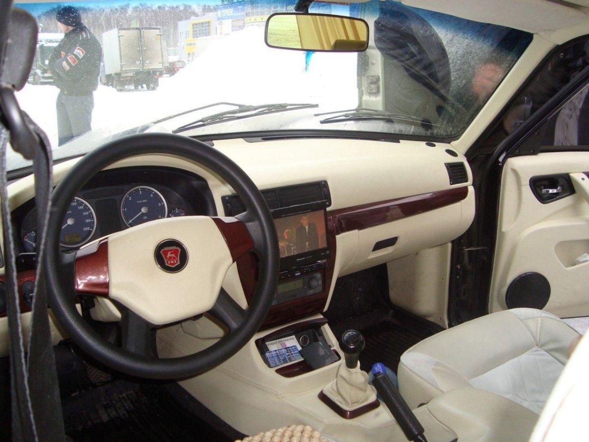 ГАЗ 31105 салон