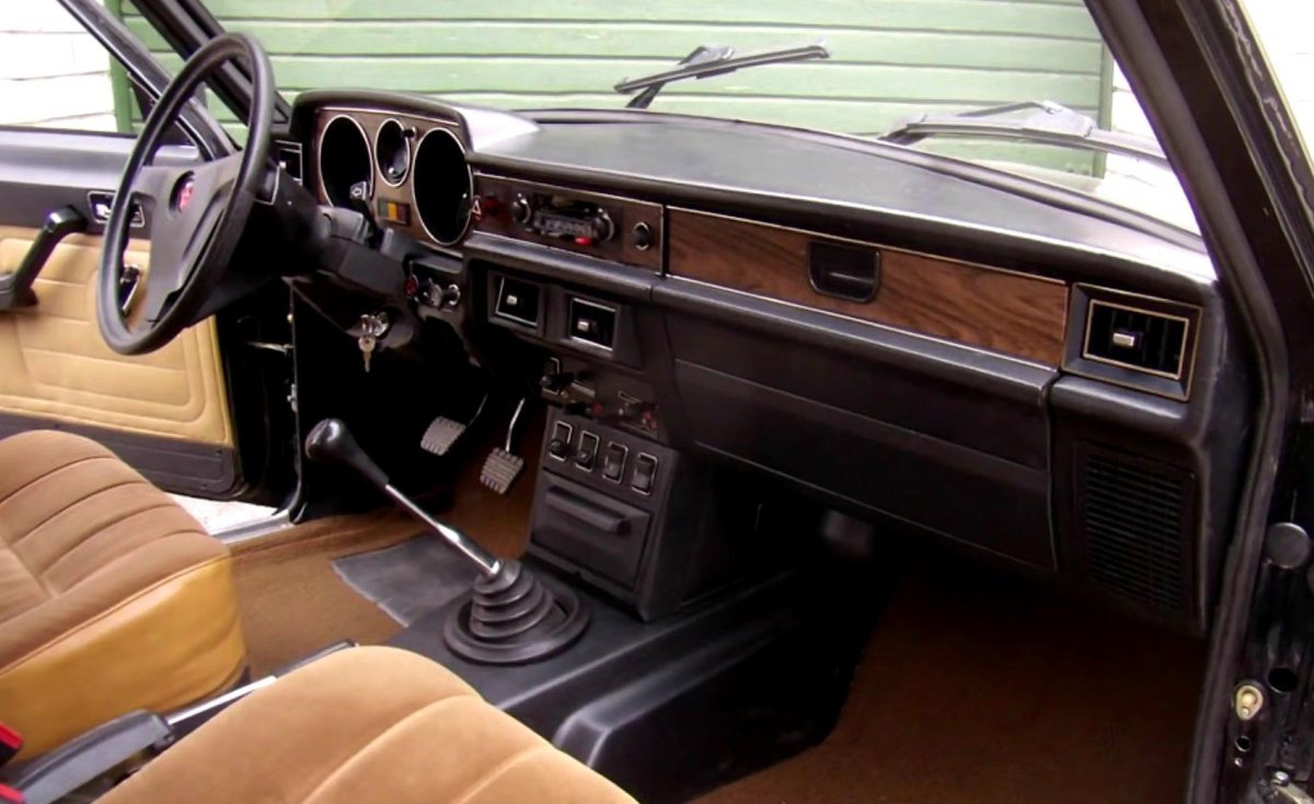 Волга ГАЗ 3102 салон