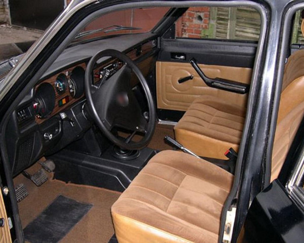 Волга ГАЗ 3102 салон