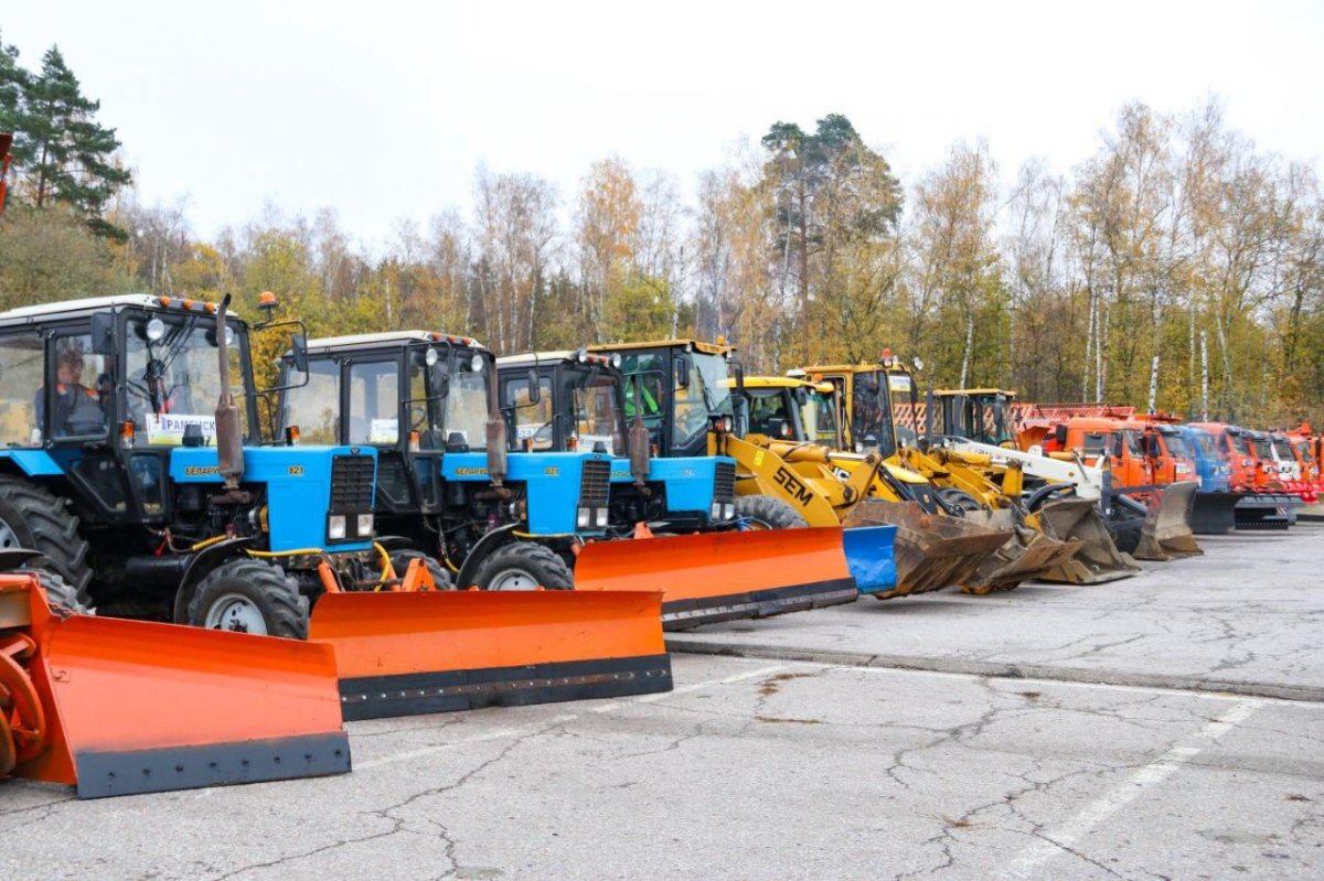 В Туймазах прошел смотр коммунальной техники фото