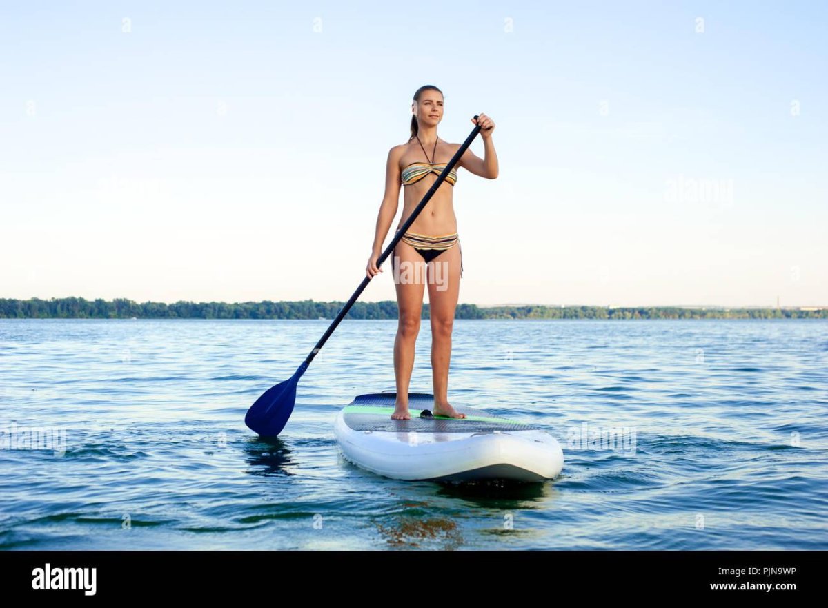 Девушка с веслом