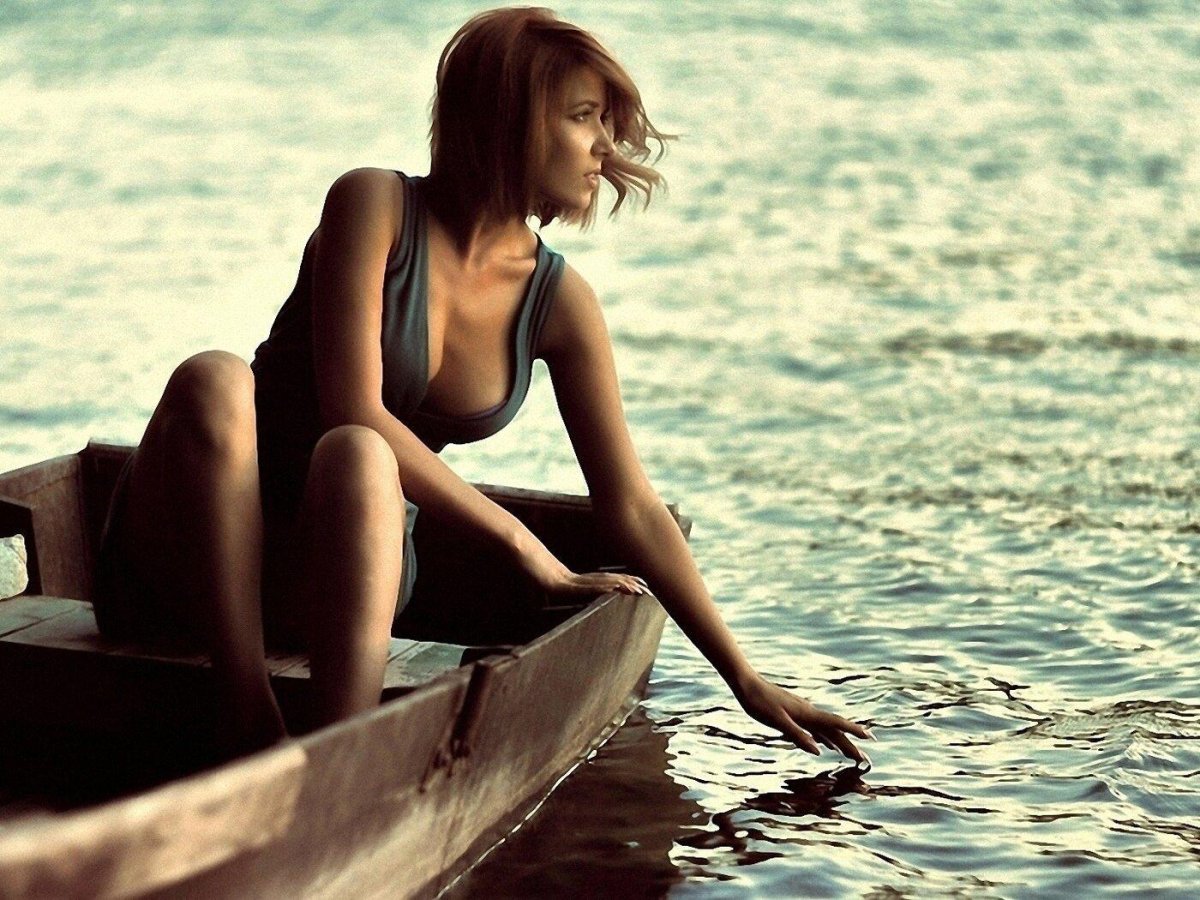 Красивые фото в лодке девушка